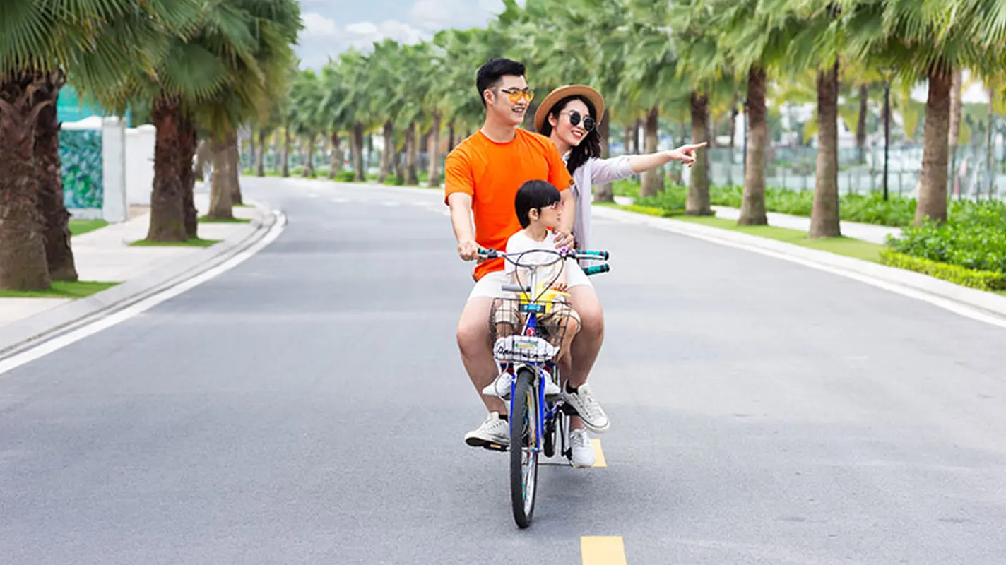 Đạp xe tại Hồ Ngọc Trai Vinhomes Ocean Park 1